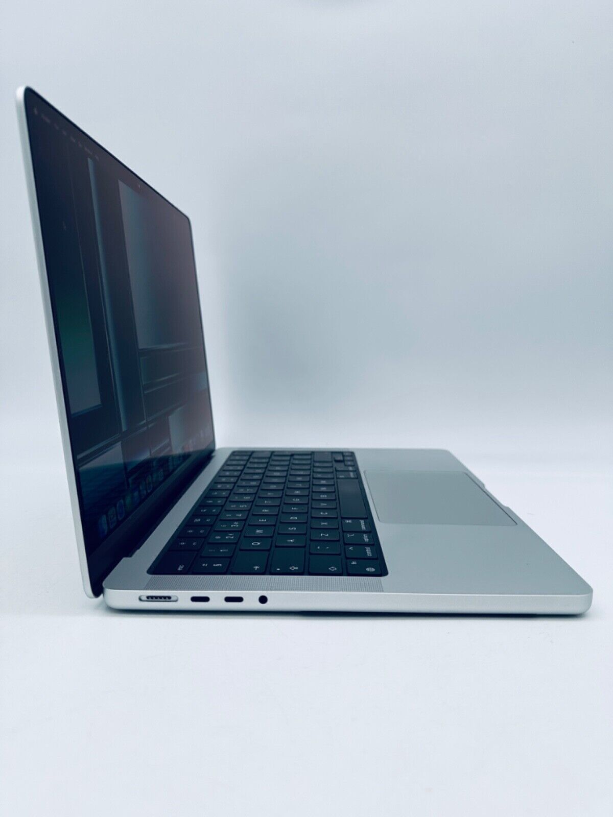 Apple MacBook Pro 14" 2023 M2 Pro 10-Core CPU 16-Core GPU 16GB 512GB In Silver