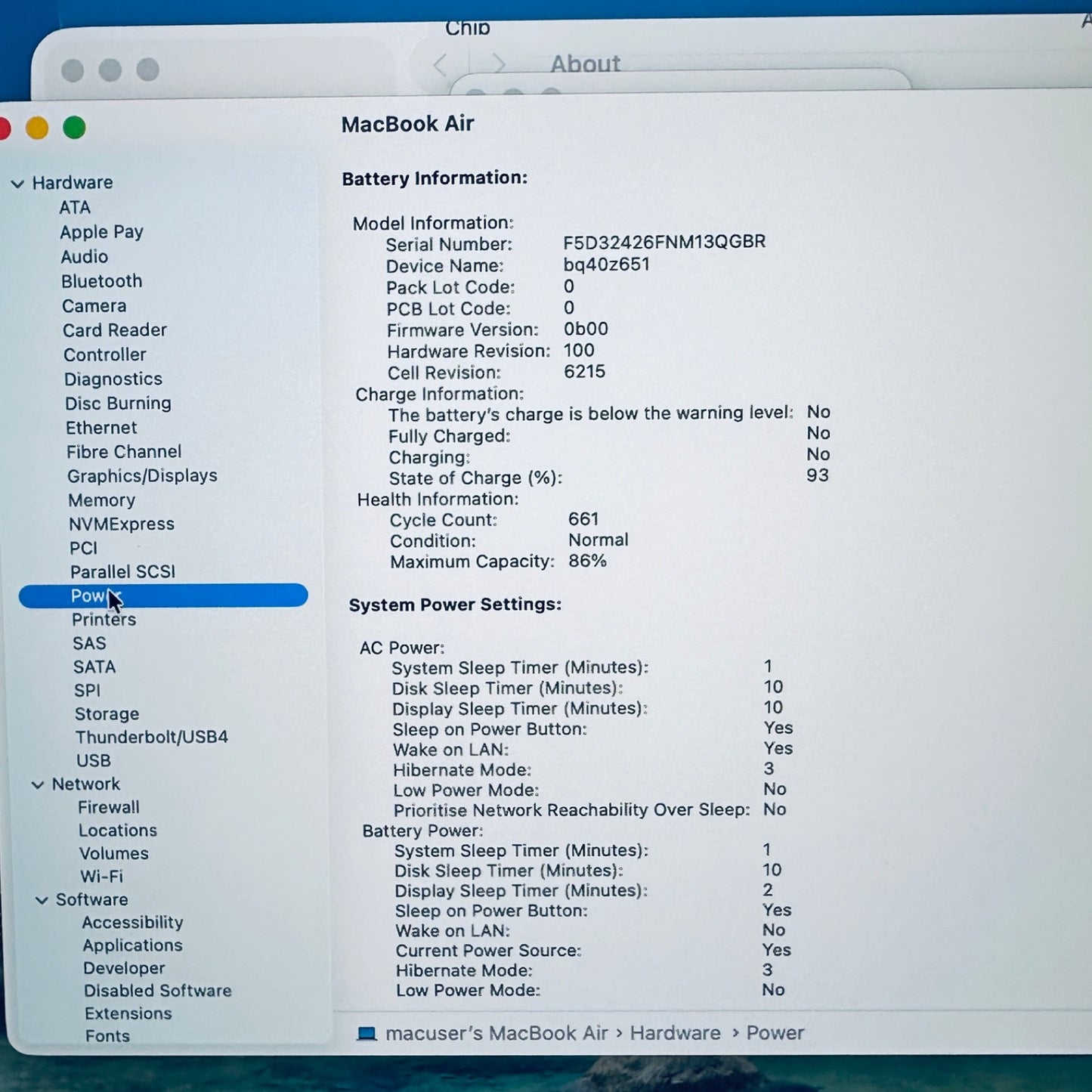 MacBook Air 13-Inch M2 8-Core CPU 8-Core GPU 8GB Ram 256GB SSD Starlight / Gold