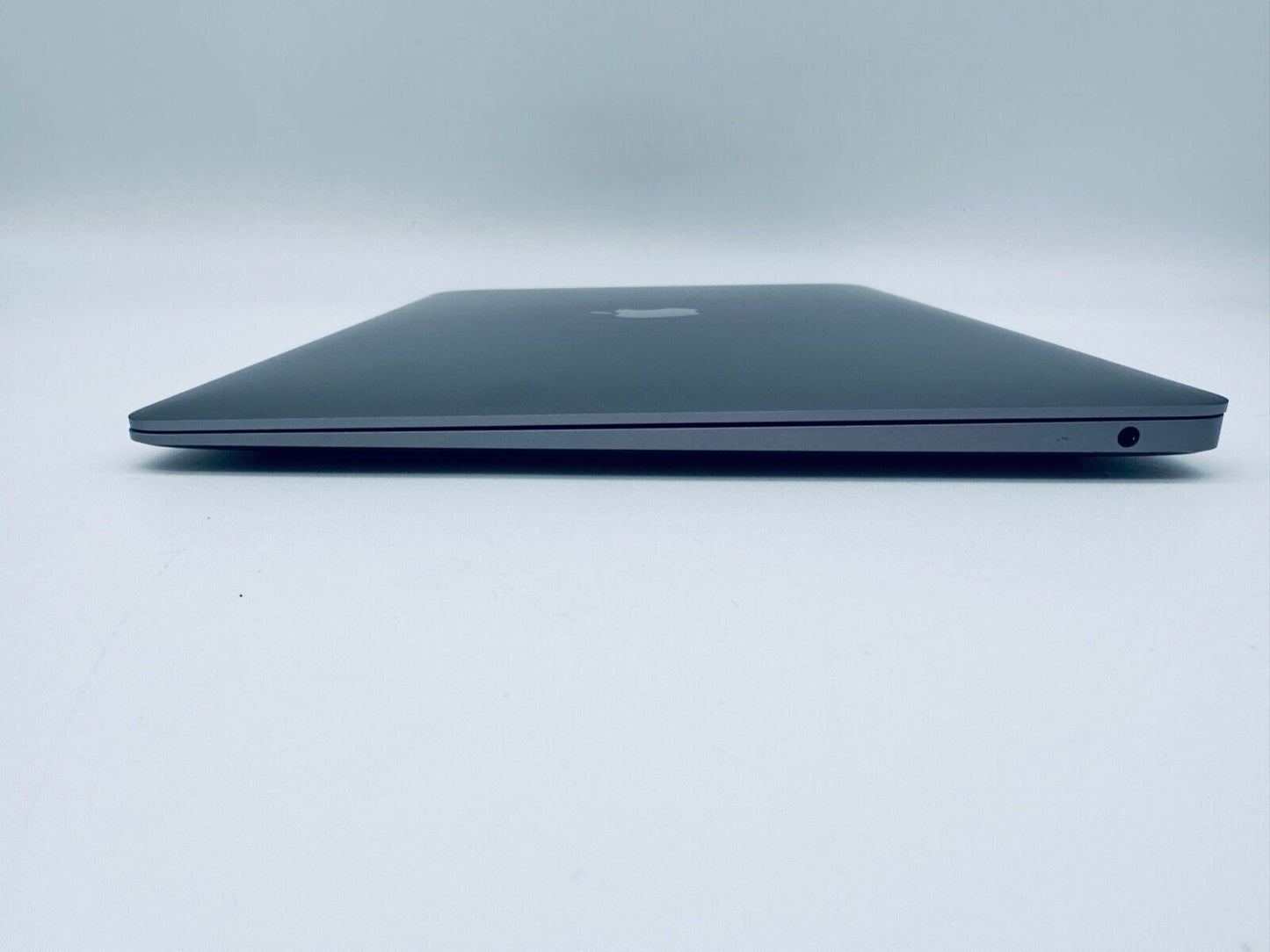 Apple MacBook Air 13" Retina M1 8-Core CPU 7-Core GPU 16GB Ram 512GB SSD