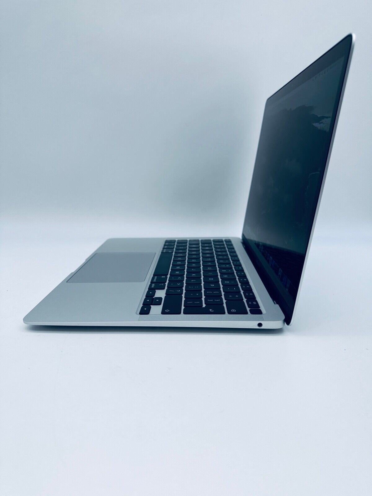 Apple MacBook Air 13" Retina M1 8-Core CPU 7-Core GPU 16GB Ram 256GB SSDz