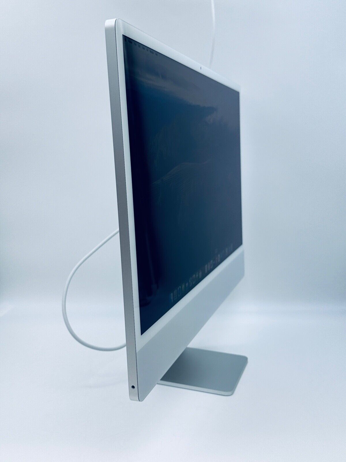 Apple iMac 24 4.5K M1 16GB RAM 256GB SSD 8-Core CPU 8‑Core GPU Silver 4 X Port