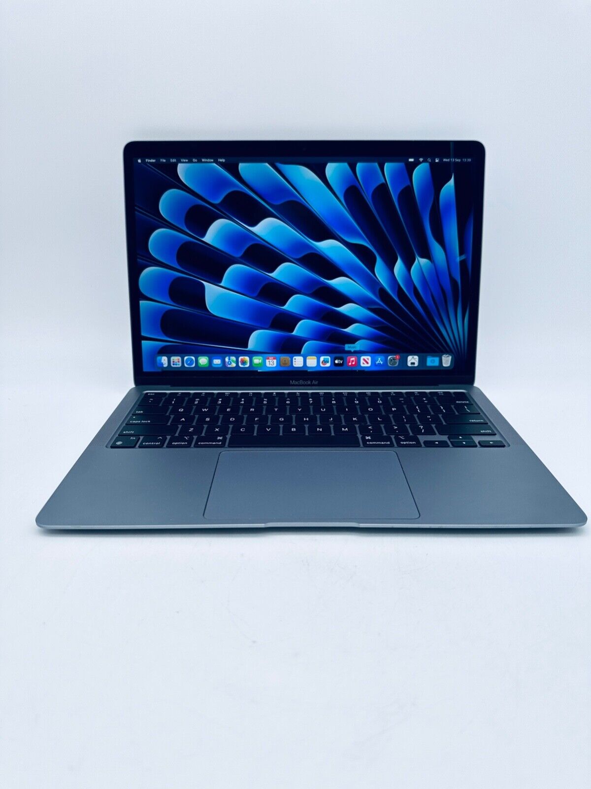 Apple MacBook Air 13" Retina M1 8-Core CPU 8-GPU 16GB Ram 1TB SSD