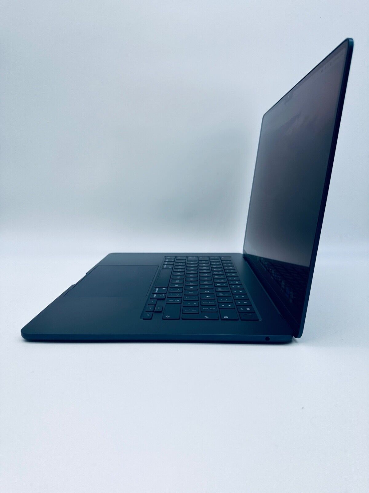 Apple MacBook Air 15.3" M2 8-Core CPU 10-Core GPU 8GB RAM 256GB