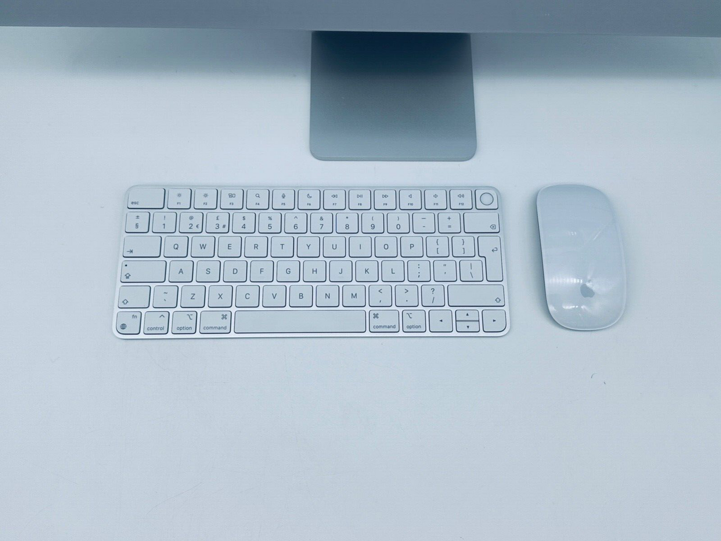 Apple iMac 24 4.5K M1 16GB RAM 256GB SSD 8-Core CPU 8‑Core GPU Silver 4 X Port