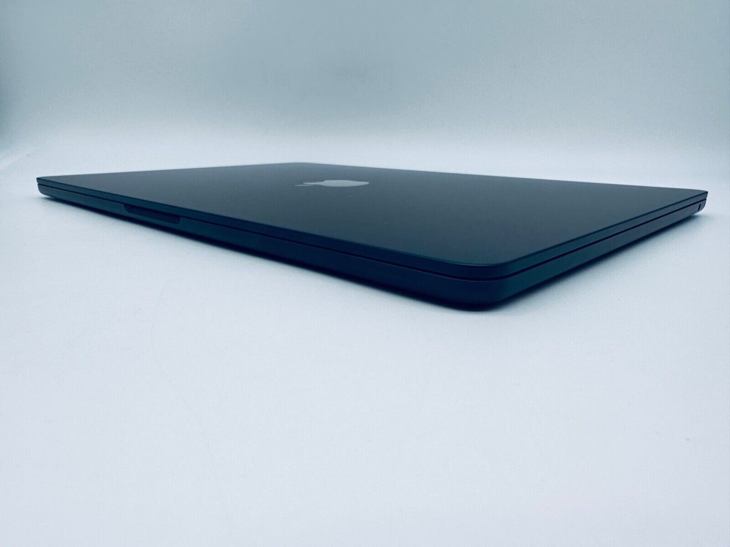 Apple MacBook Air 15.3" M2 8-Core CPU 10-Core GPU 8GB RAM 256GB