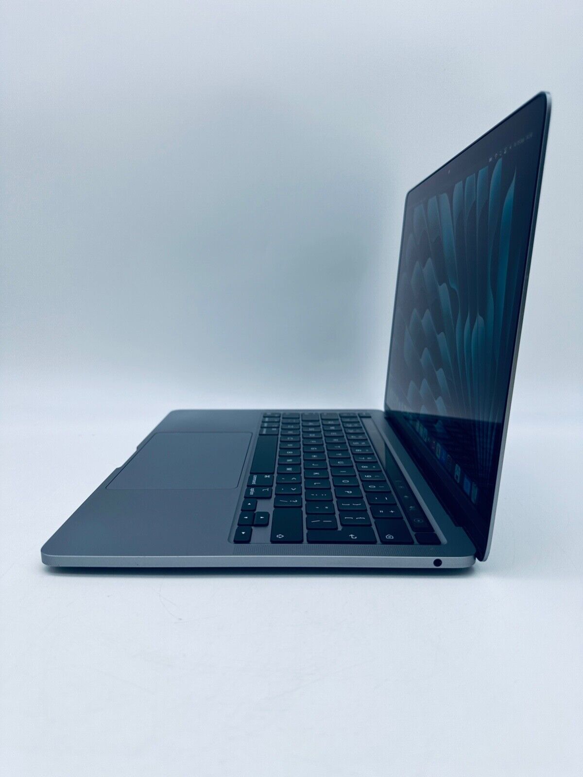 Apple MacBook Pro 13" Retina M1 Touch Bar 8-Core CPU 8-GPU 16GB Ram 512GB SSD