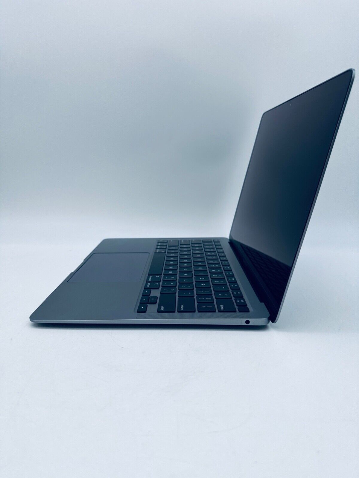 Apple MacBook Air 13" Retina M1 8-Core CPU 8-GPU 16GB Ram 1TB SSD