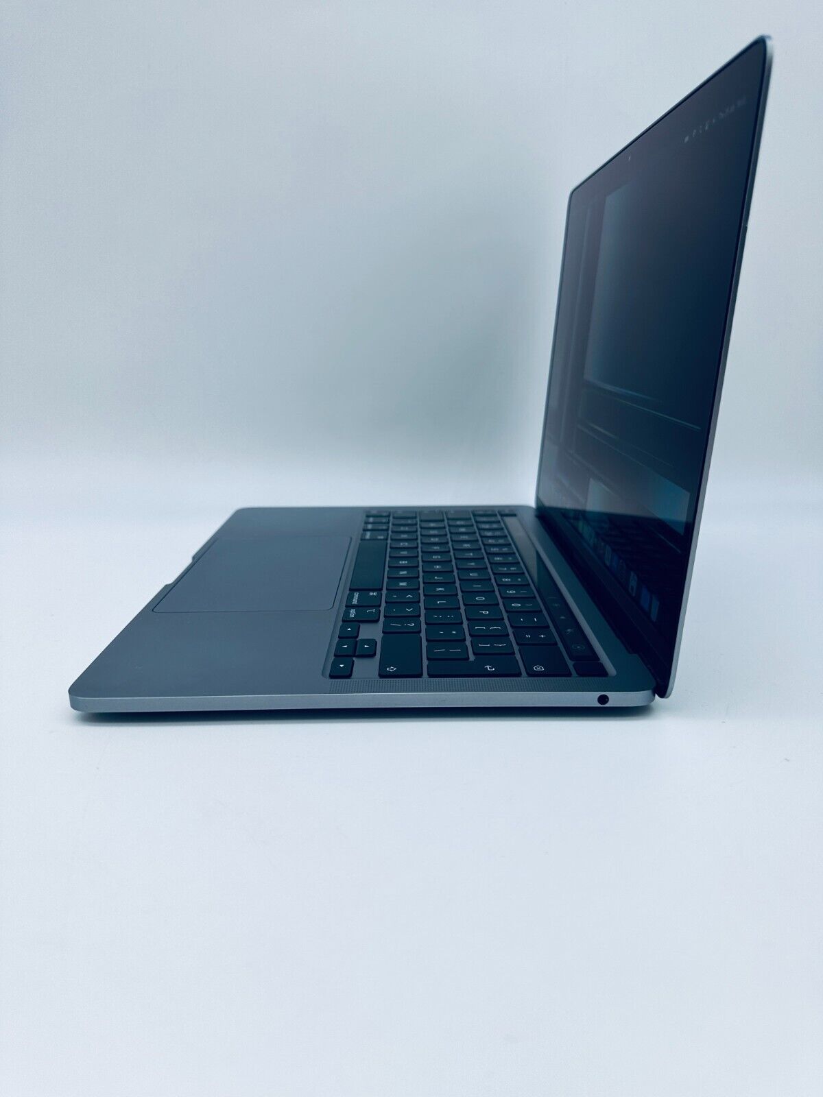 Apple MacBook Pro 13" Retina M1 Touch Bar 8-Core CPU 8-GPU 8GB Ram 256GB SSD