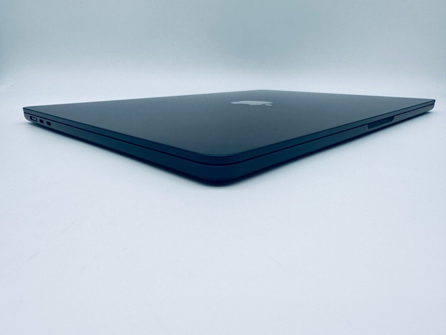 Apple MacBook Air 15.3" M2 8-Core CPU 10-Core GPU 8GB RAM 256GB