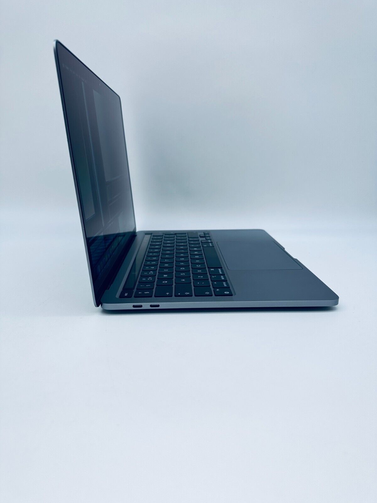 Apple MacBook Pro 13" Retina M1 Touch Bar 8-Core CPU 8-GPU 8GB Ram 256GB SSD