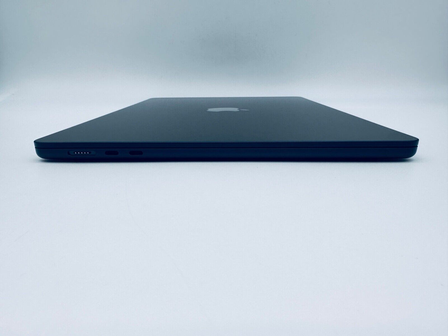 Apple MacBook Air 15.3" M2 8-Core CPU 10-Core GPU 8GB RAM 256GB