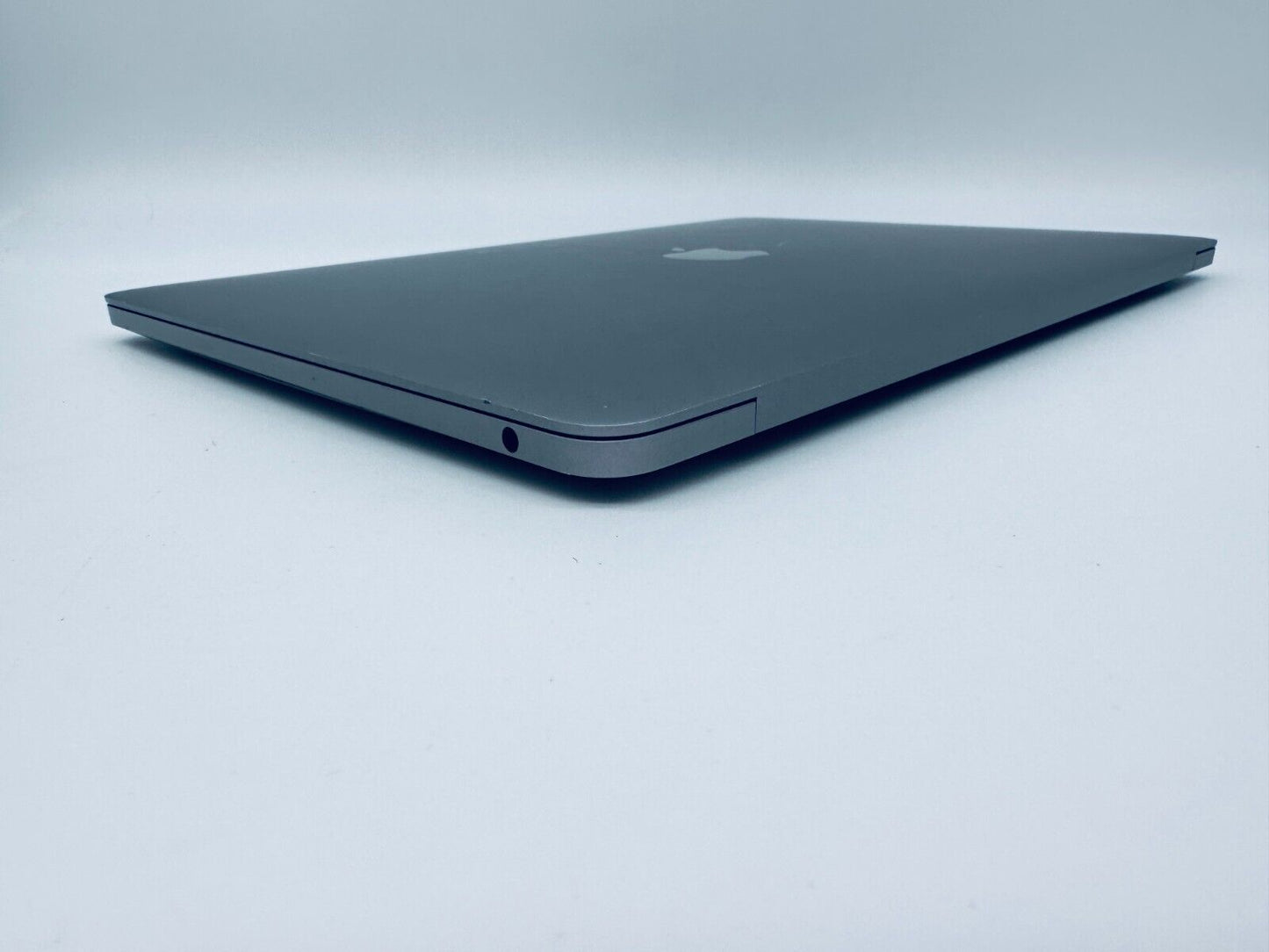 Apple MacBook Pro 13 M2 Touch Bar 8-Core CPU 10-GPU 16GB Ram 1TB SSD