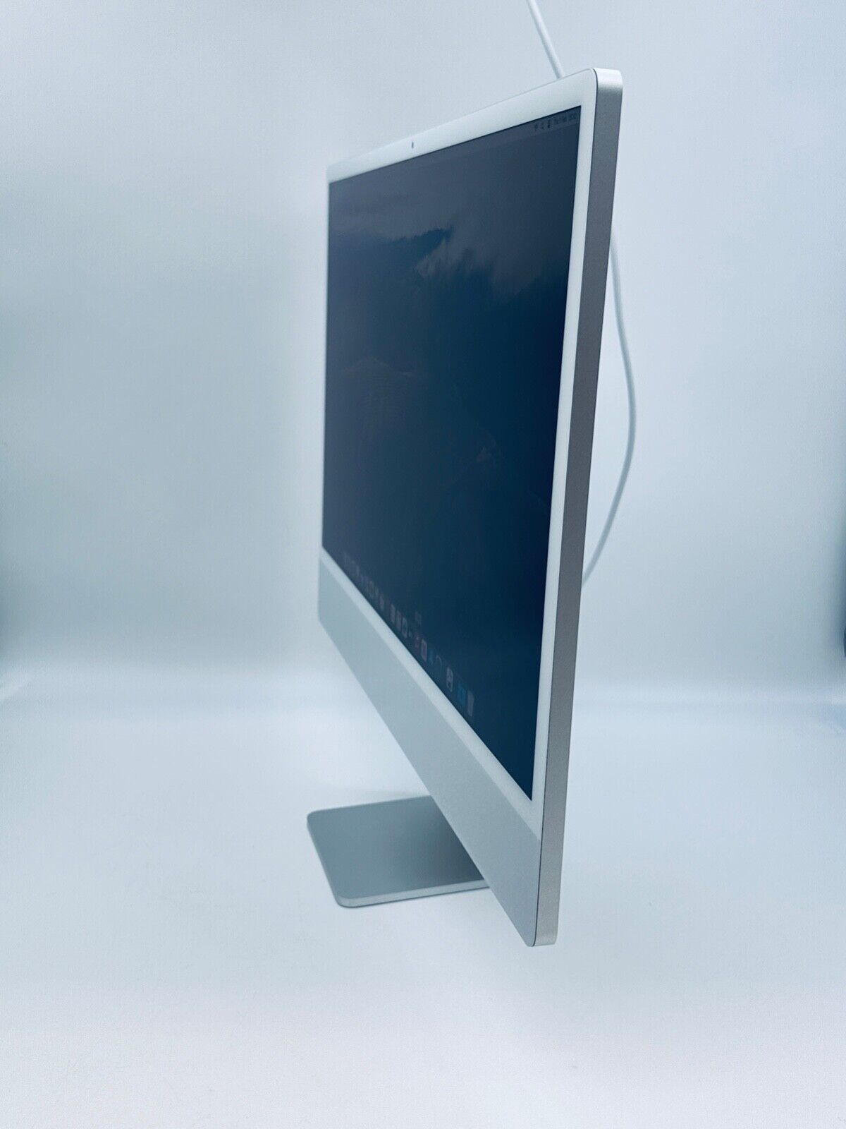 Apple iMac 24 4.5K M1 16GB RAM 256GB SSD 8-Core CPU 8‑Core GPU Silver 4 X Port
