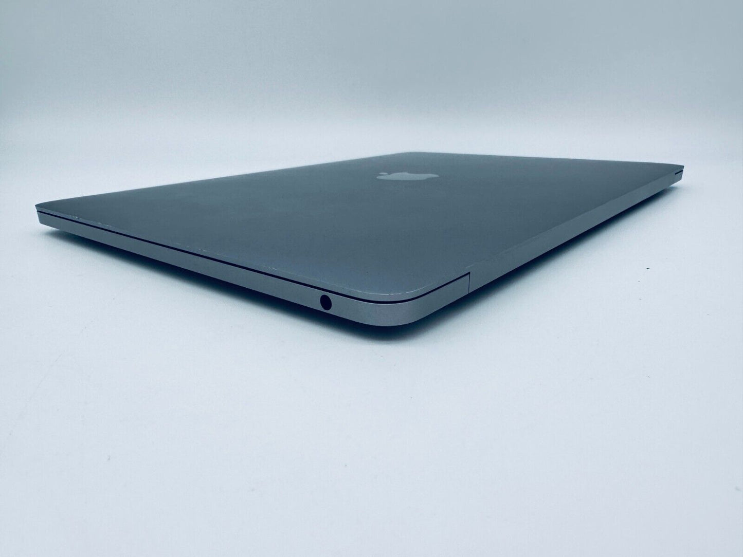 Apple MacBook Pro 13" Retina M1 Touch Bar 8-Core CPU 8-GPU 8GB Ram 256GB SSD