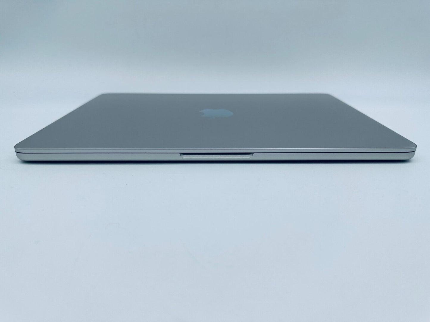 Apple M2 MacBook Air 13.6" 8-Core CPU 8-Core GPU 8GB Ram 256GB SSD