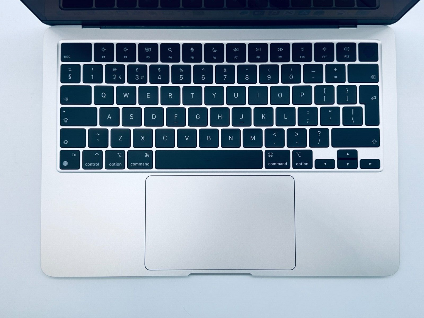 Apple M2 MacBook Air 13.6" 8-Core CPU 8-Core GPU 8GB Ram 256GB SSD