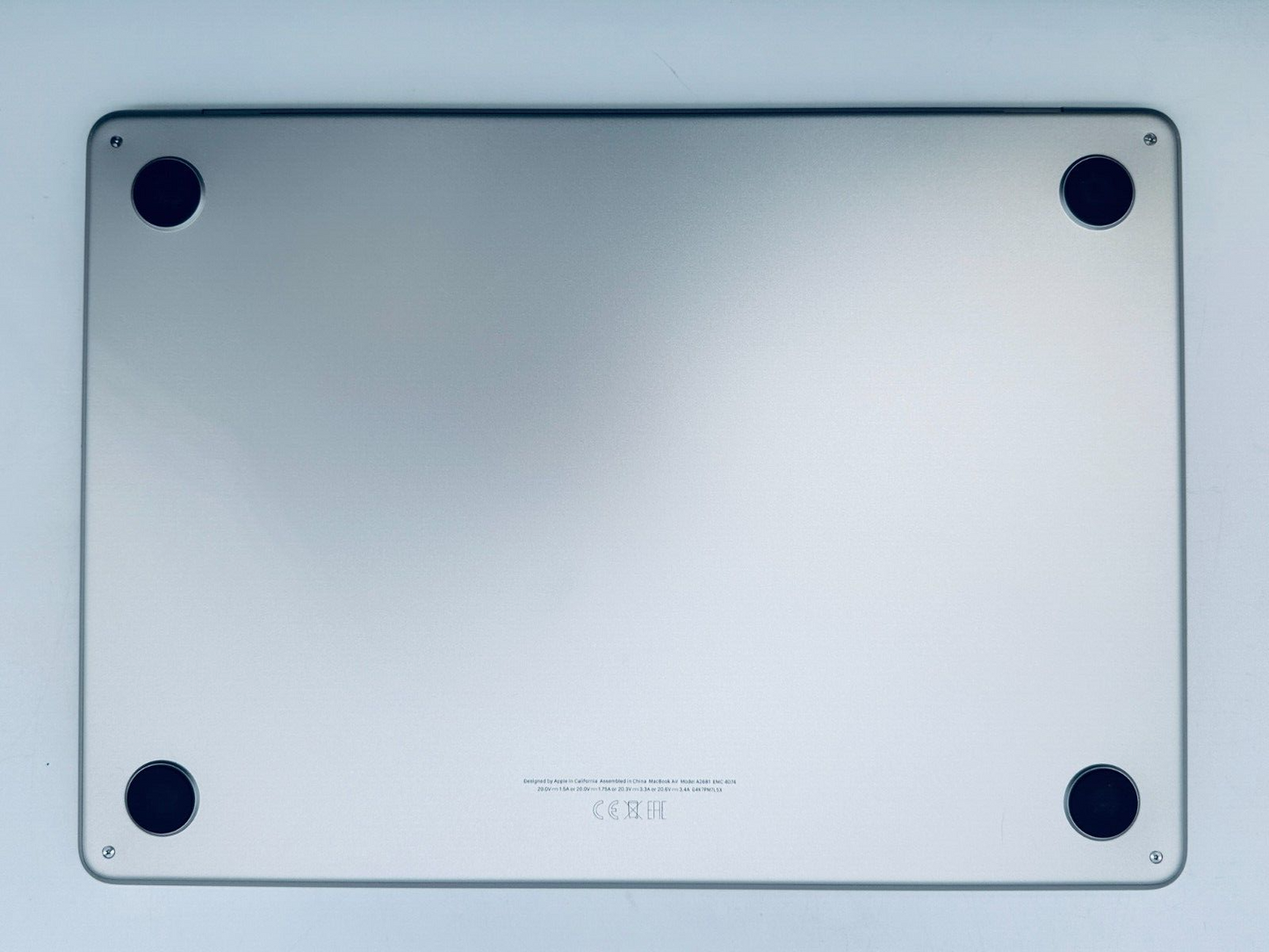 Apple M2 MacBook Air 13.6" 8-Core CPU 8-Core GPU 8GB Ram 256GB SSD