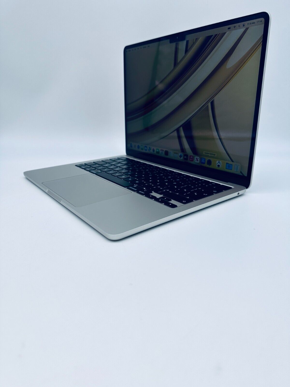 Apple M2 MacBook Air 13.6" 8-Core CPU 8-Core GPU 8GB Ram 256GB SSD