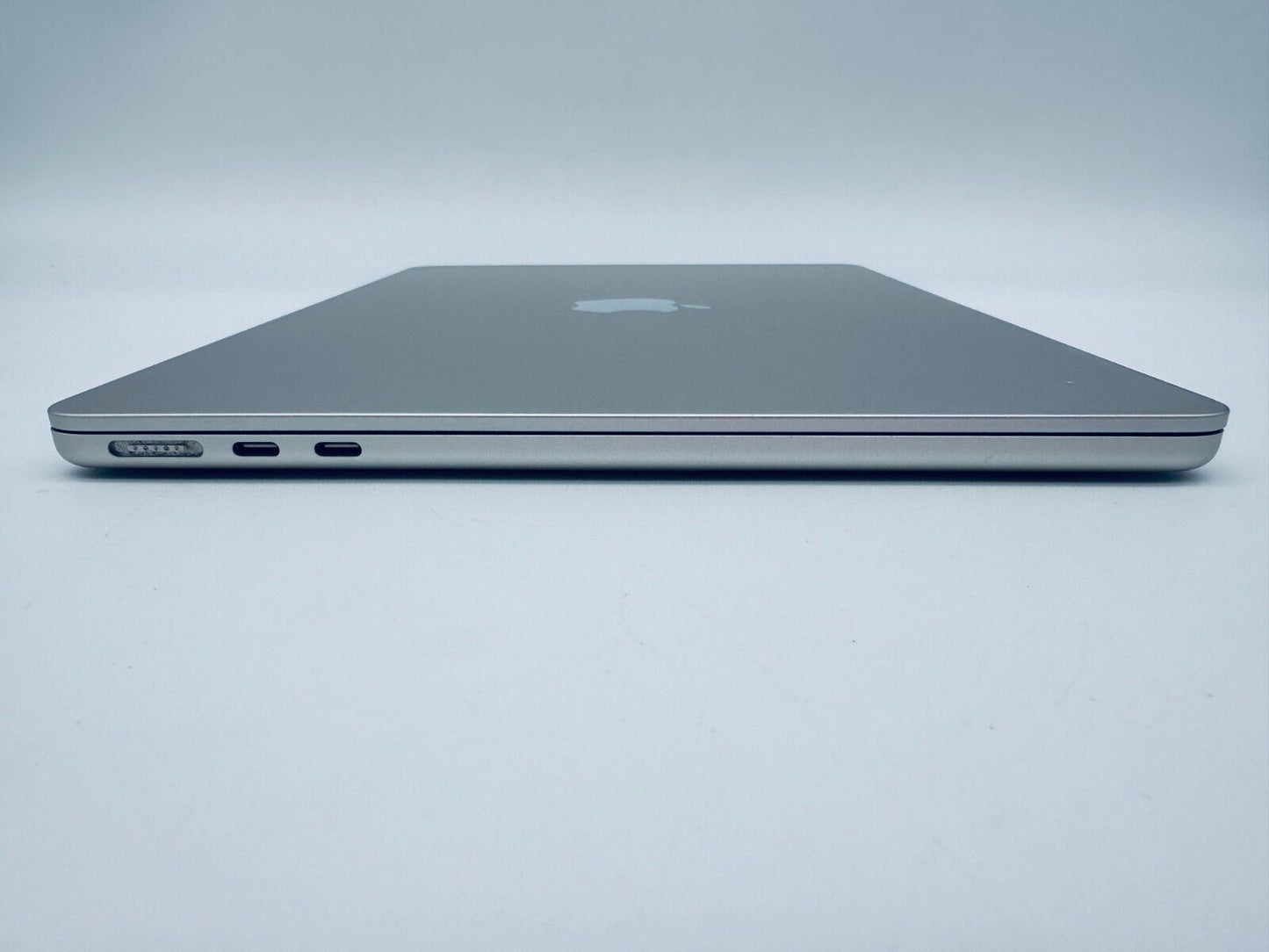 Apple M2 MacBook Air 13.6" 8-Core CPU 8-Core GPU 8GB Ram 256GB SSD