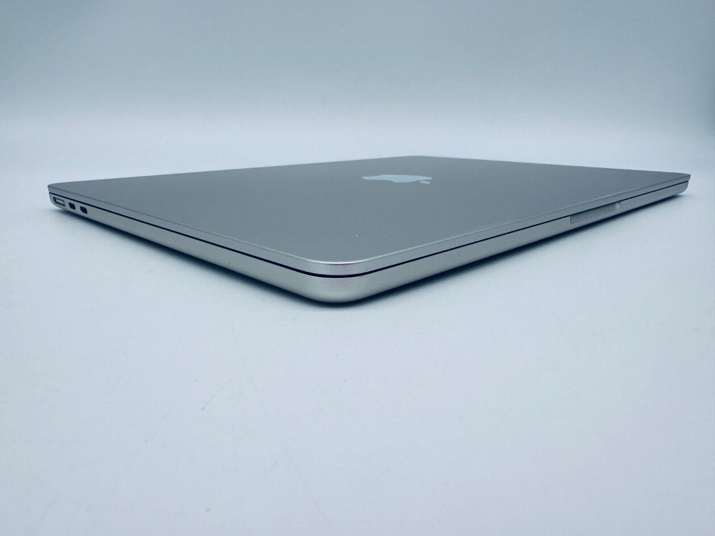 Apple M2 MacBook Air 13.6" 8-Core CPU 8-Core GPU 8GB Ram 256GB SSD