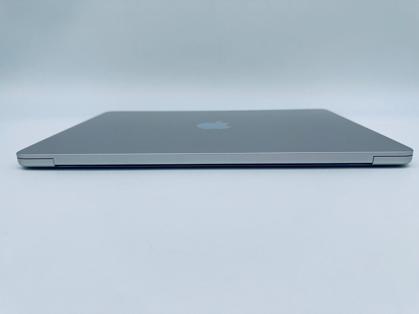 Apple M2 MacBook Air 13.6" 8-Core CPU 8-Core GPU 8GB Ram 256GB SSD