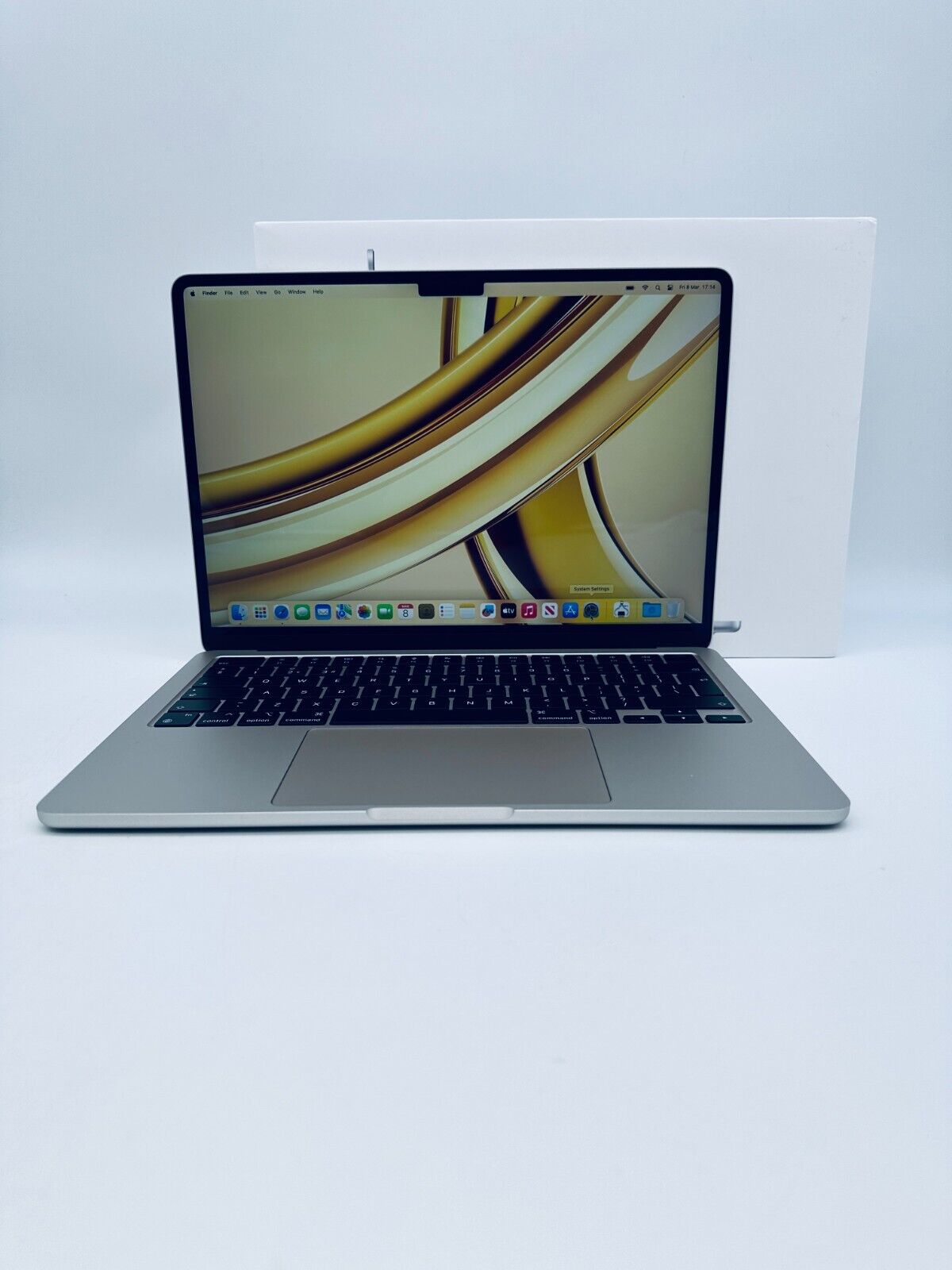 Apple M2 MacBook Air 13.6" 8-Core CPU 8-Core GPU 8GB Ram 256GB SSD