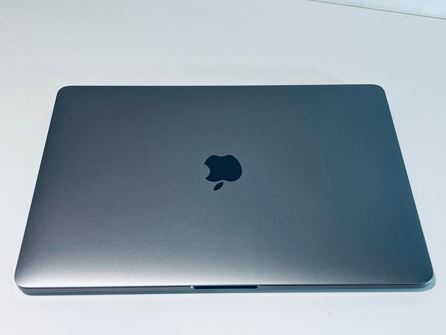 Apple MacBook Pro Retina 13" 2020 Touch Bar Quad Core i7 2.3Ghz 32GB 4TB SSD