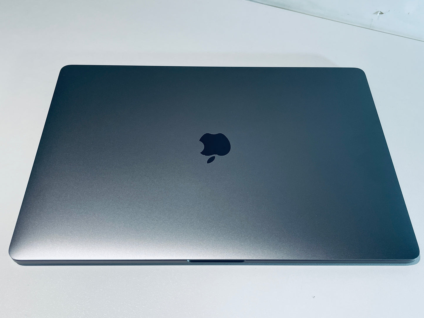 Apple MacBook Pro Retina 15" 2019 Touch Bar i7 6-Core 2.6Ghz 16GB 2TB SSD