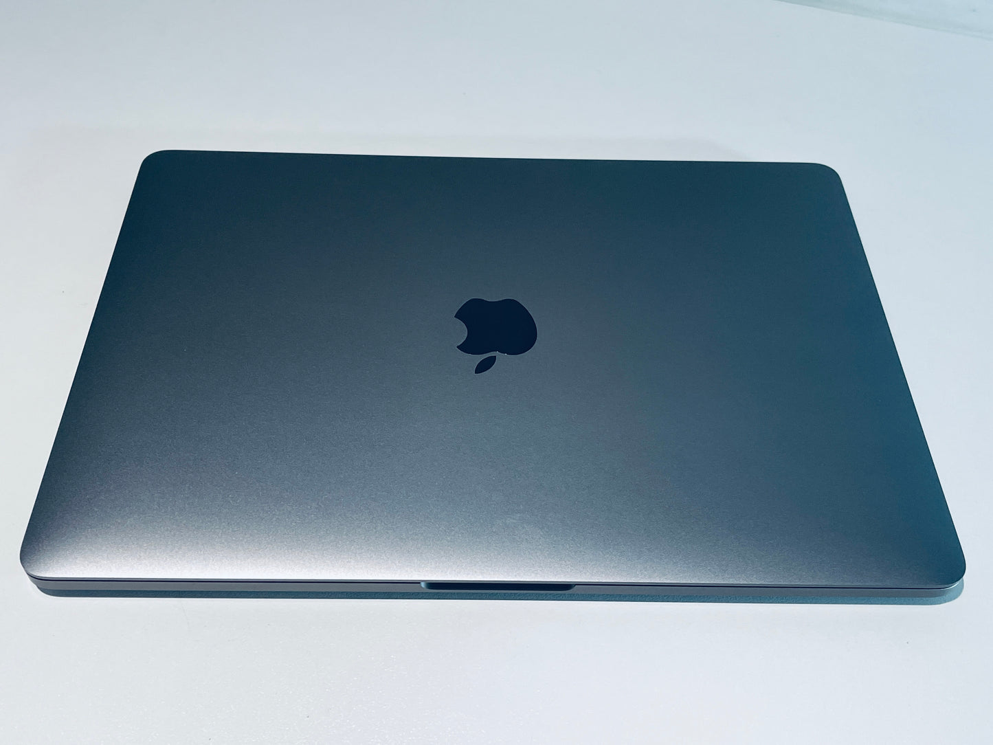 Apple MacBook Pro 13" 2020 Touch Bar Quad Core i7 2.3Ghz 32GB 4TB SSD