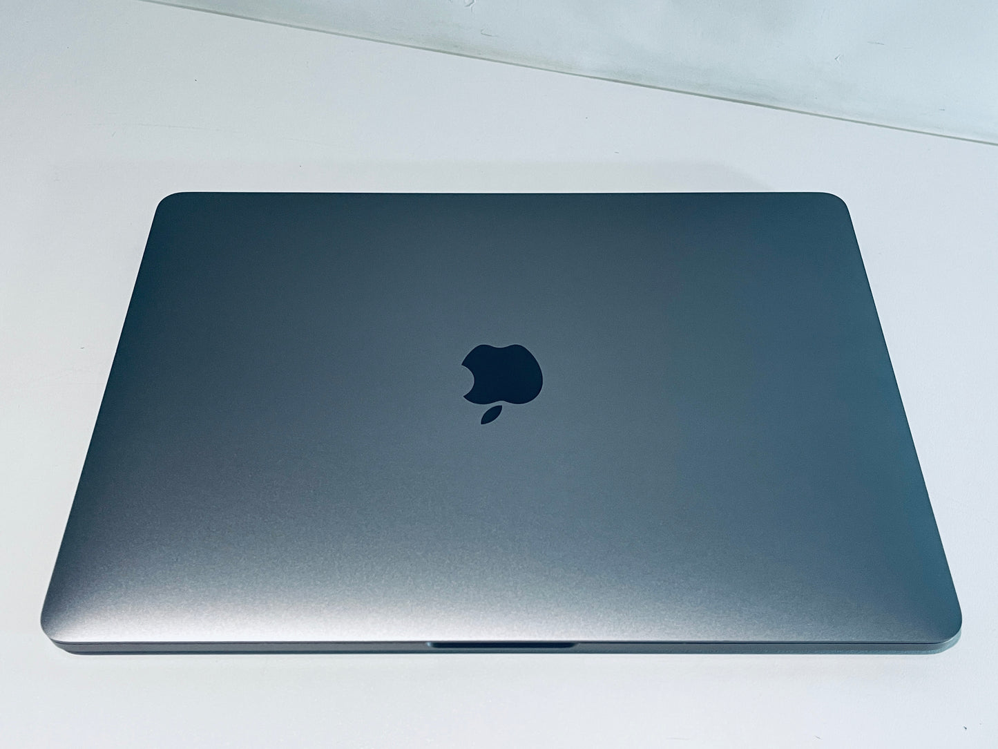 Apple MacBook Pro 13" 2020 Touch Bar Quad Core i7 2.3Ghz 32GB 4TB SSD