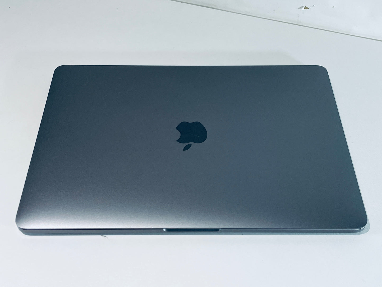 Apple MacBook Pro 13" 2019 Touch Bar Intel Quad Core i7 2.8Ghz 16GB 2TB SSD