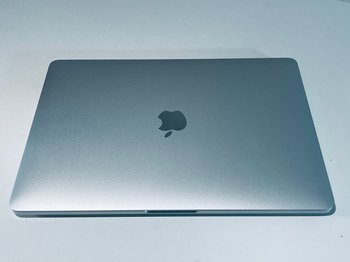 Apple MacBook Pro 13" 2020 Touch Bar Quad Core i7 2.3Ghz 32GB 4TB SSD