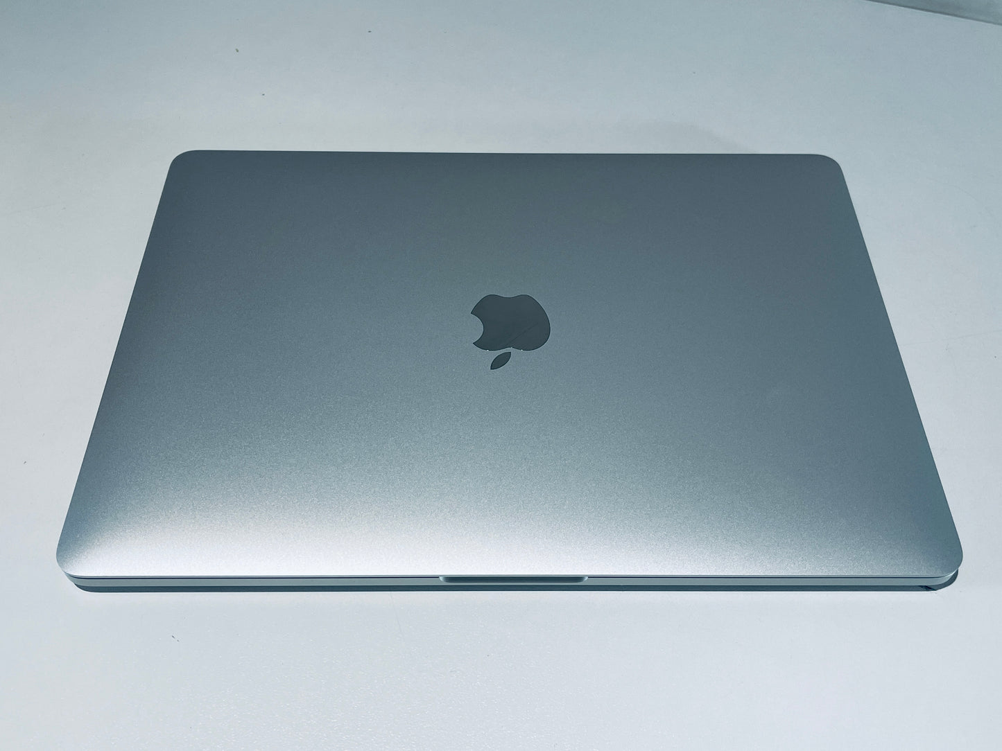 Apple MacBook Pro 13" 2020 Touch Bar Quad Core i7 2.3Ghz 32GB 2TB SSD