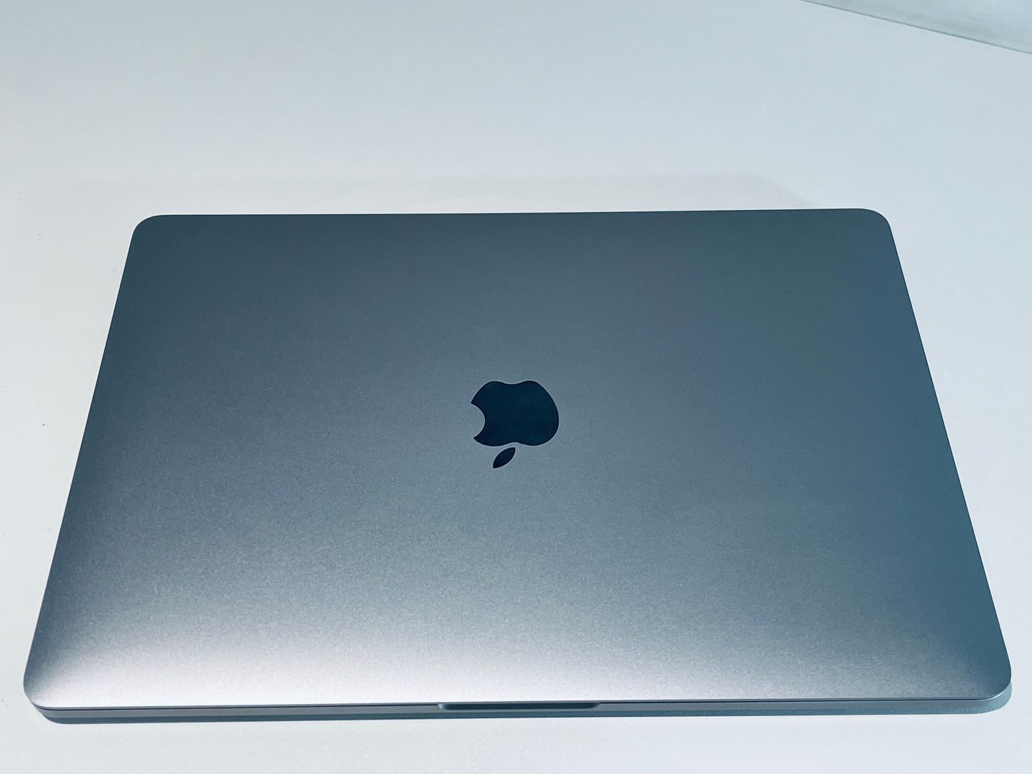 Apple MacBook Pro 13" 2020 Touch Bar Quad Core i7 2.3Ghz 32GB 2TB SSD