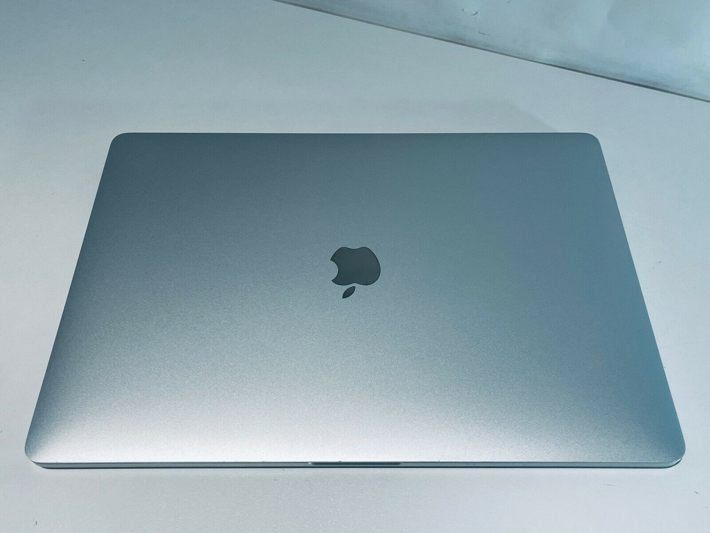 Apple MacBook Pro 15" 2018 Touch Bar ID i9 6-Core 2.9Ghz 32GB 4TB SSD