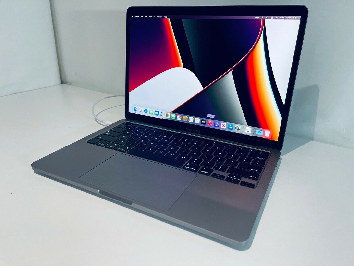 Apple MacBook Pro 13" 2020 Touch Bar Quad Core i7 2.3Ghz 32GB 4TB SSD