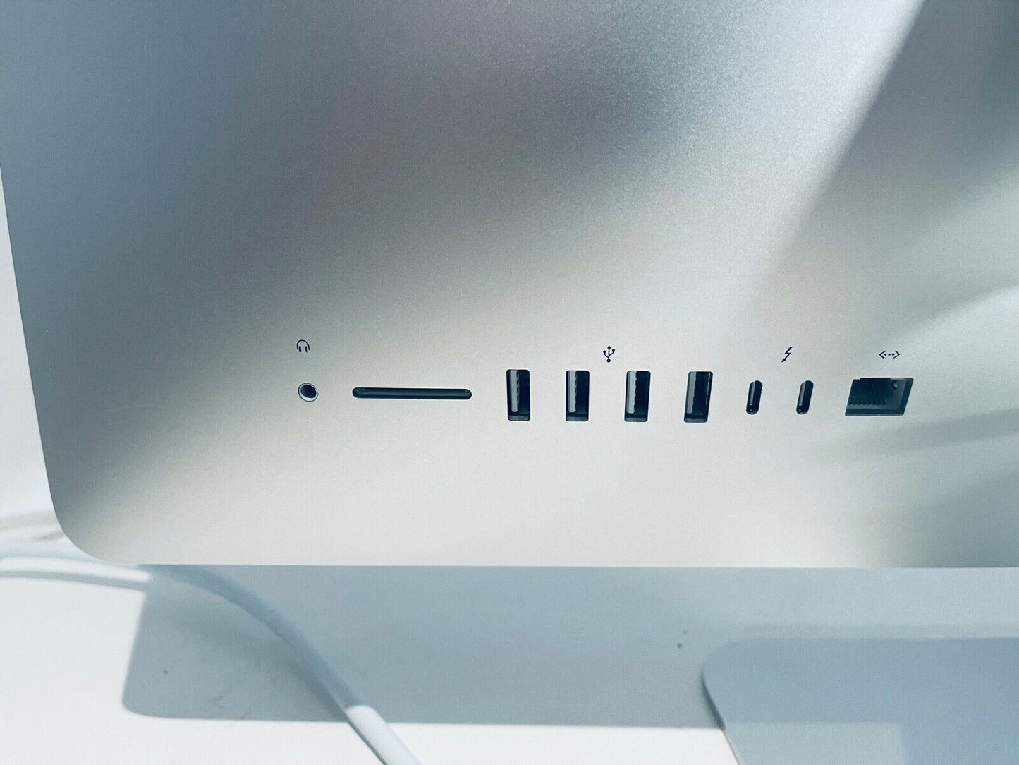 Apple iMac 21.5" 4K Retina 2019 Intel Core i3 3.6Ghz Quad Core 8GB 256GB SSD