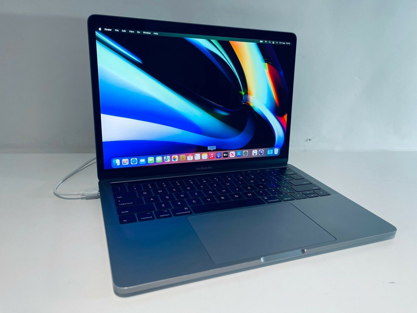 Apple MacBook Pro 13" 2017 Touch Bar ID Core i7 3.5Ghz 16GB 1TB SSD