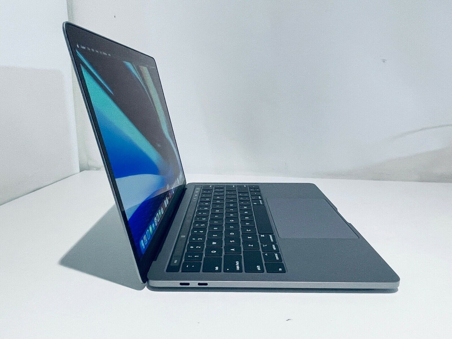 Apple MacBook Pro 13" 2019 Touch Bar ID Intel Quad Core i5 1.4Ghz 16GB 512GB SSD
