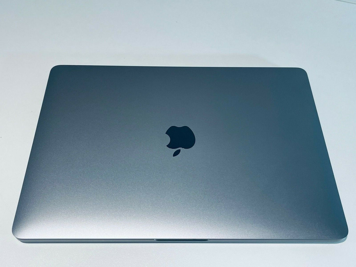 Apple MacBook Pro 13" 2020 Touch Bar Quad Core i5 2.0Ghz 32GB 4TB SSD
