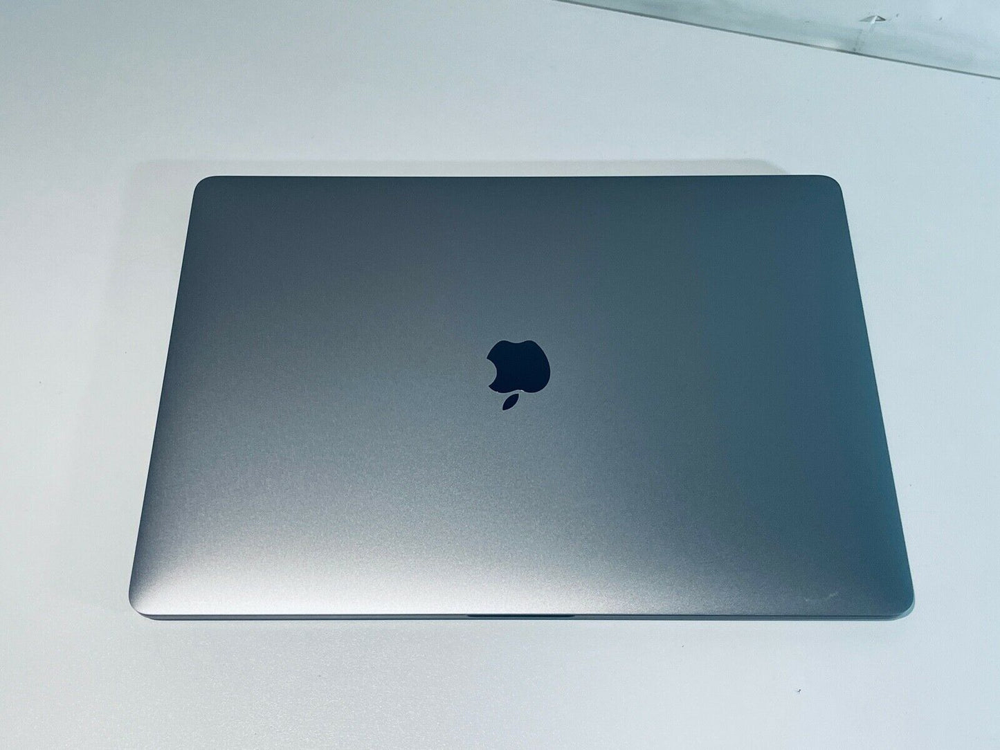 Apple MacBook Pro 15" 2018 Touch Bar ID i9 6-Core 2.9Ghz 32GB 1TB SSD