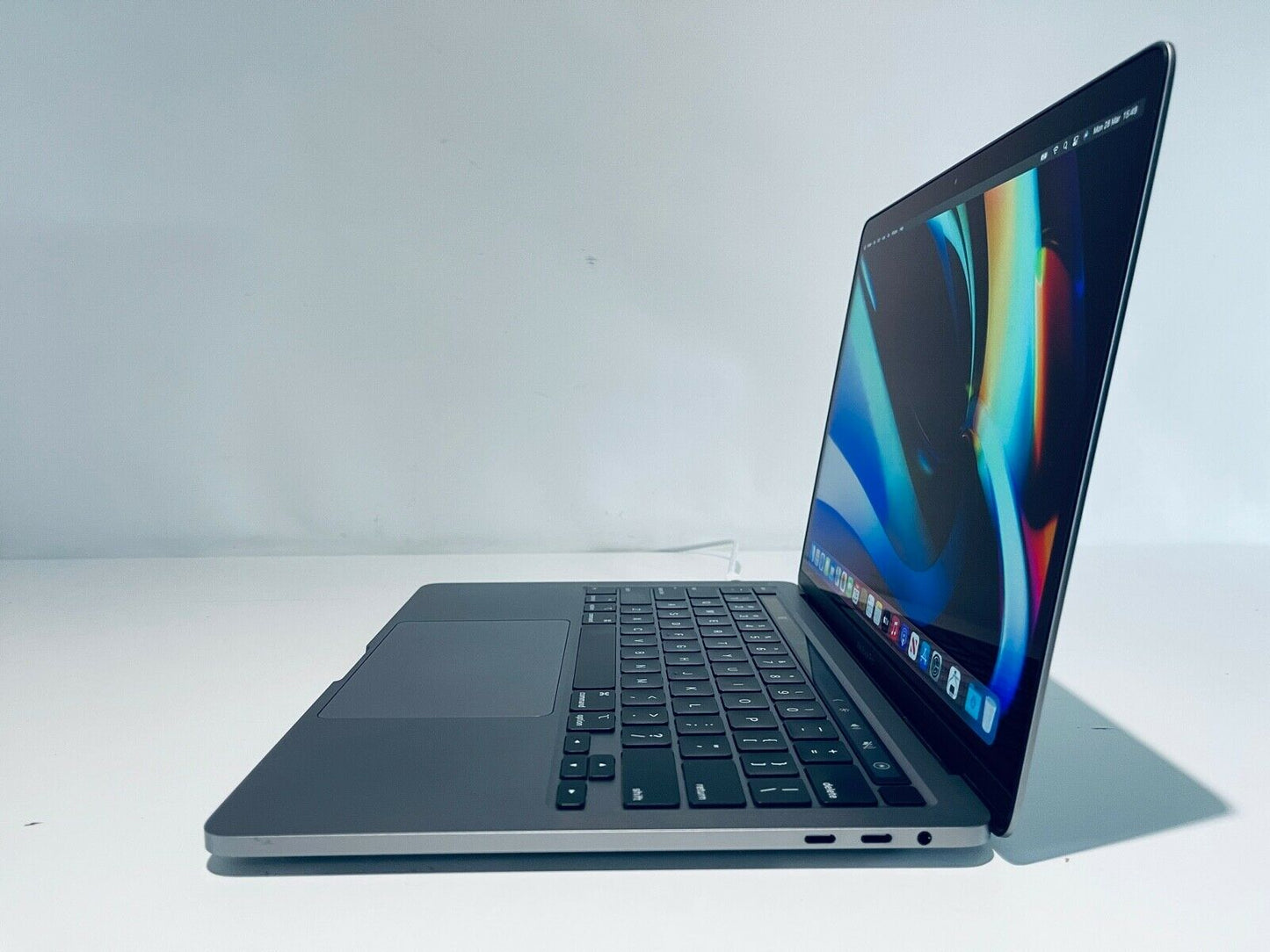 Apple MacBook Pro Retina 13" 2020 Touch Bar Quad Core i7 2.3Ghz 32GB 4TB SSD