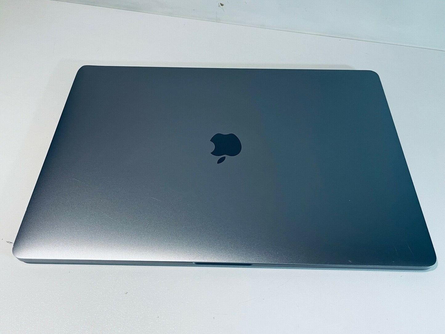 Apple MacBook Pro 15" 2016 Touch Bar ID i7 Quad Core 2.6Ghz 16GB 256GB SSD