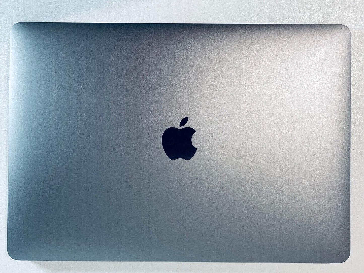 Apple MacBook Pro 13" 2020 Touch Bar Quad Core i7 2.3Ghz 32GB 2TB SSD
