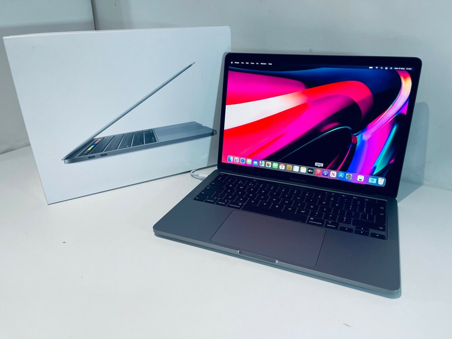 Apple MacBook Pro Retina 13" 2020 Touch Bar Quad Core i7 2.3Ghz 16GB 512GB SSD