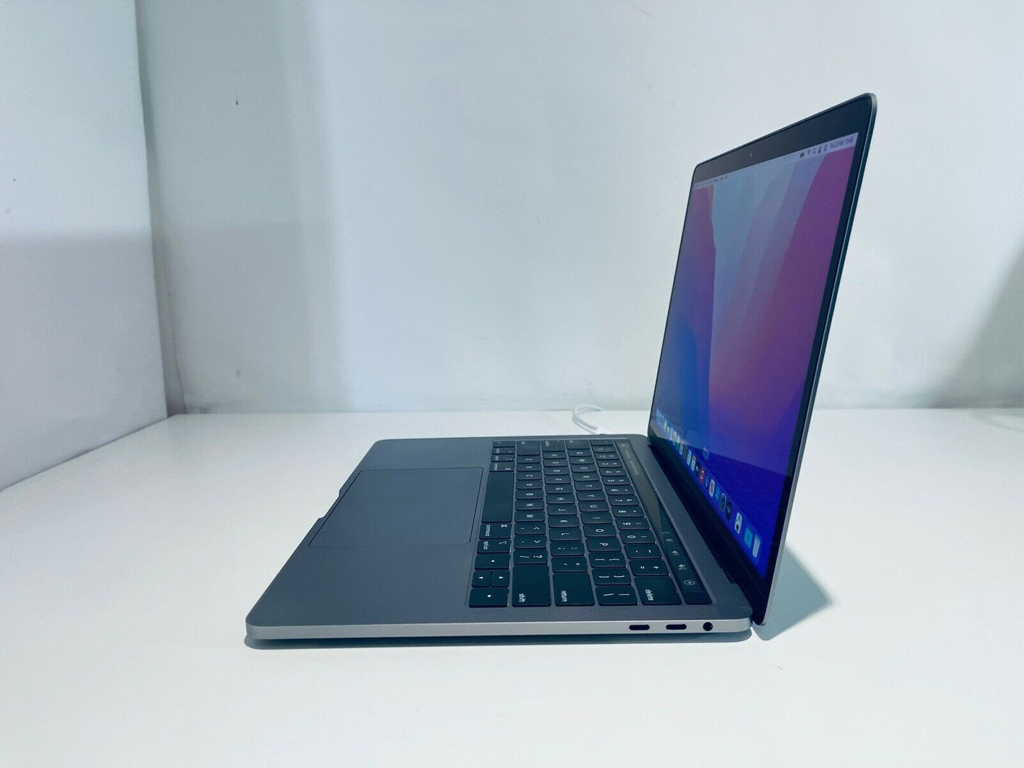 Apple MacBook Pro 13" 2019 Touch Bar ID Intel Quad Core i7 2.8Ghz 16GB 1TB SSD