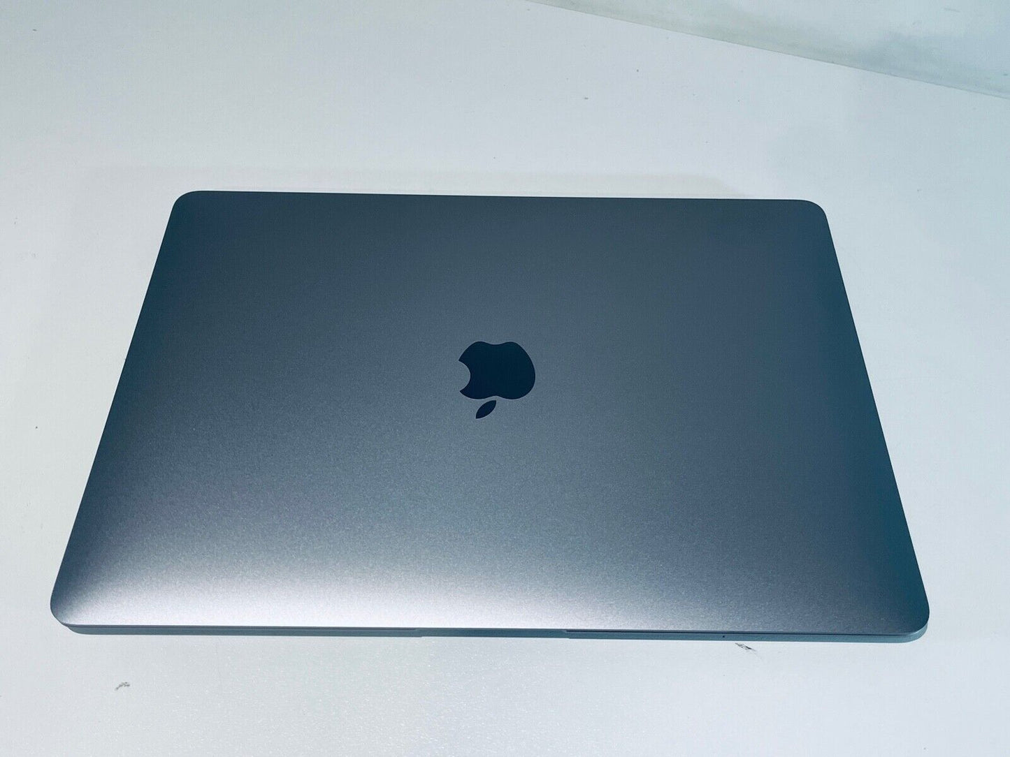 Apple MacBook Air 13" Retina M1 8-Core CPU 8-Core GPU 8GB Ram 512GB SSD