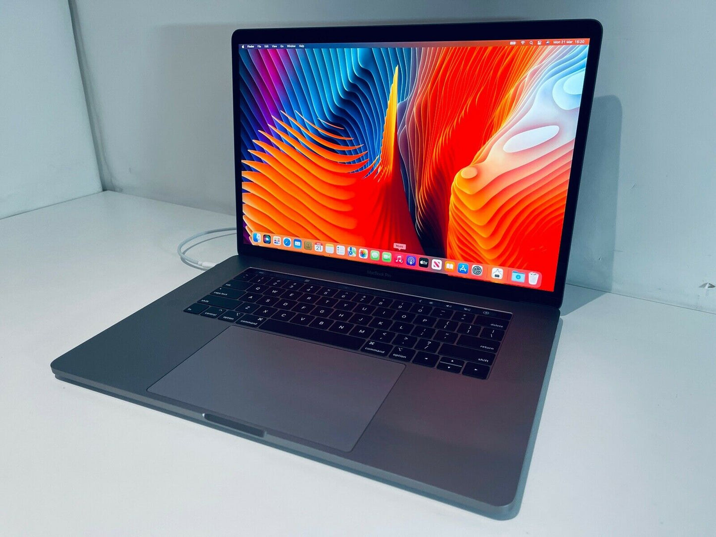 Apple MacBook Pro 15" 2018 Touch Bar ID i9 6-Core 2.9Ghz 32GB 1TB SSD