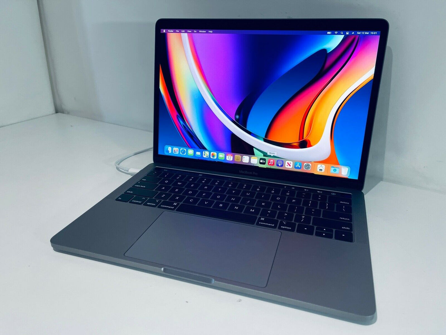 Apple MacBook Pro 13" 2019 Touch Bar ID Intel Quad Core i7 2.8Ghz 16GB 512GB SSD