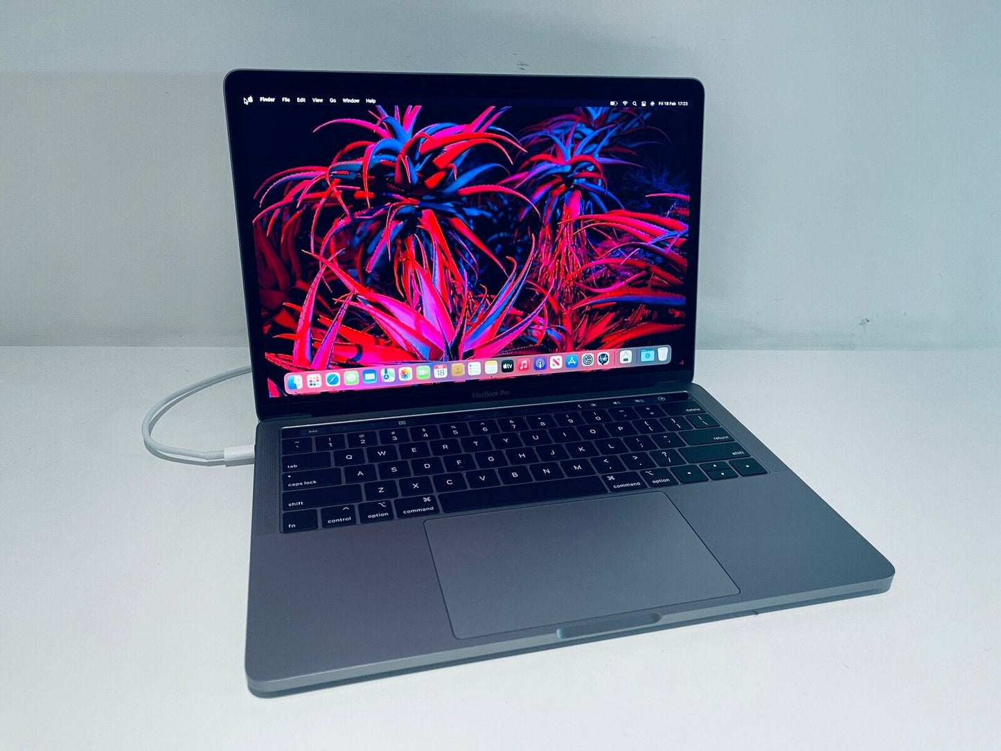 Apple MacBook Pro 13" 2019 Touch Bar ID Intel Quad Core i5 1.4Ghz 8GB 512GB SSD